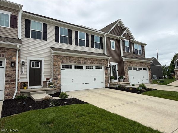 1528 Spruce Hill Drive , Stow, OH 44224