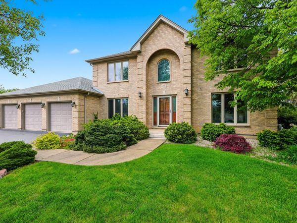 406 Woodview Drive , Prospect Heights, IL 60070