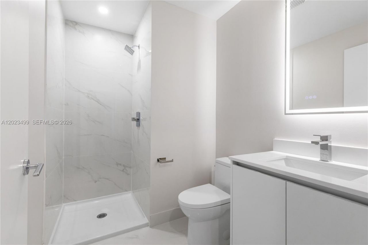 700 NE 24th St , Unit 4206, Miami, FL 33137 Photo