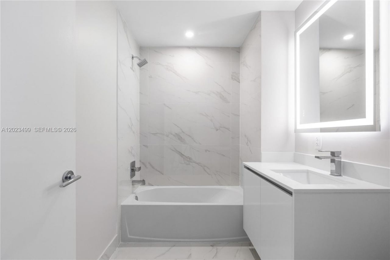700 NE 24th St , Unit 4206, Miami, FL 33137 Photo