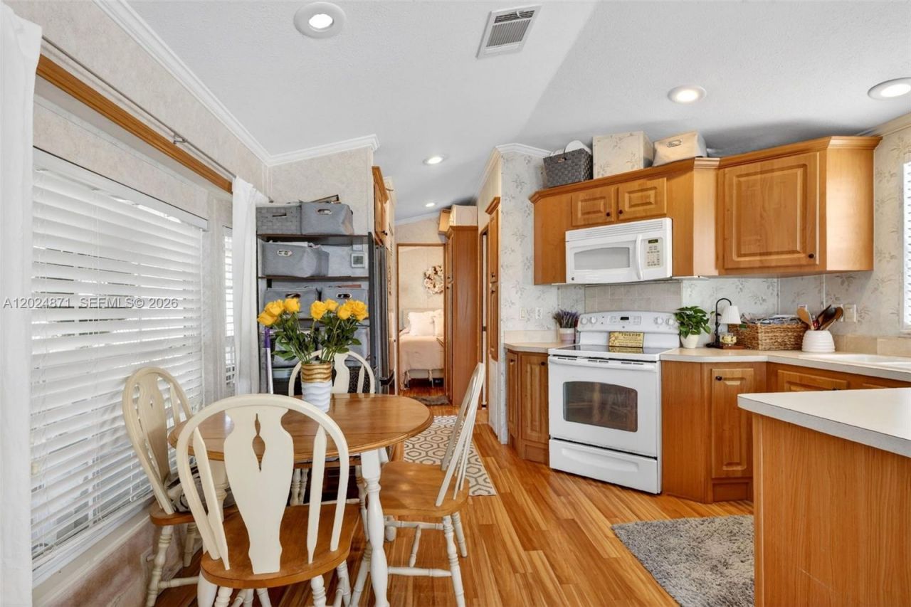 10725 S Ocean Drive Unit 311, Jensen Beach, FL 34957 Photo