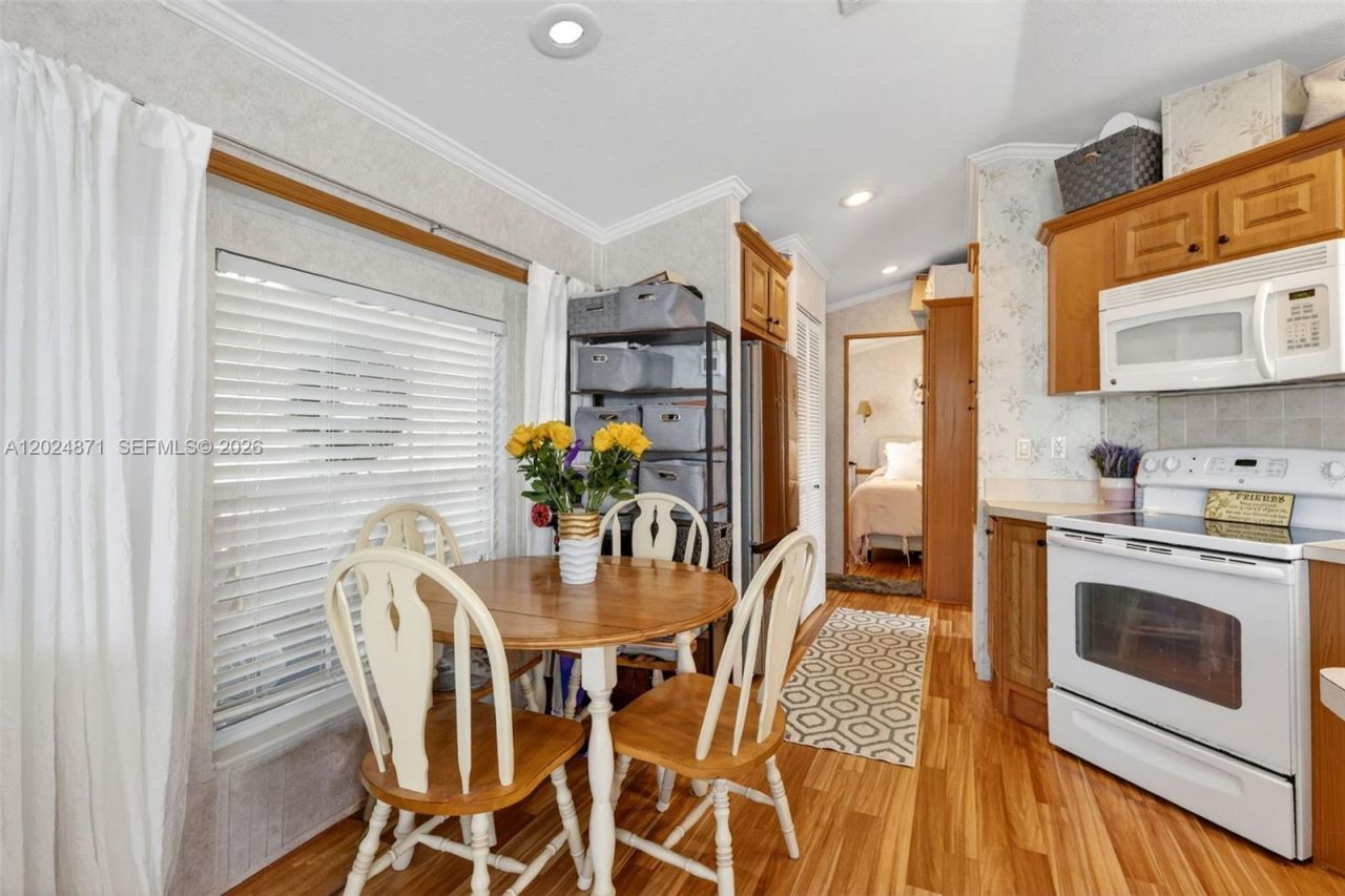 10725 S Ocean Drive Unit 311, Jensen Beach, FL 34957 Photo