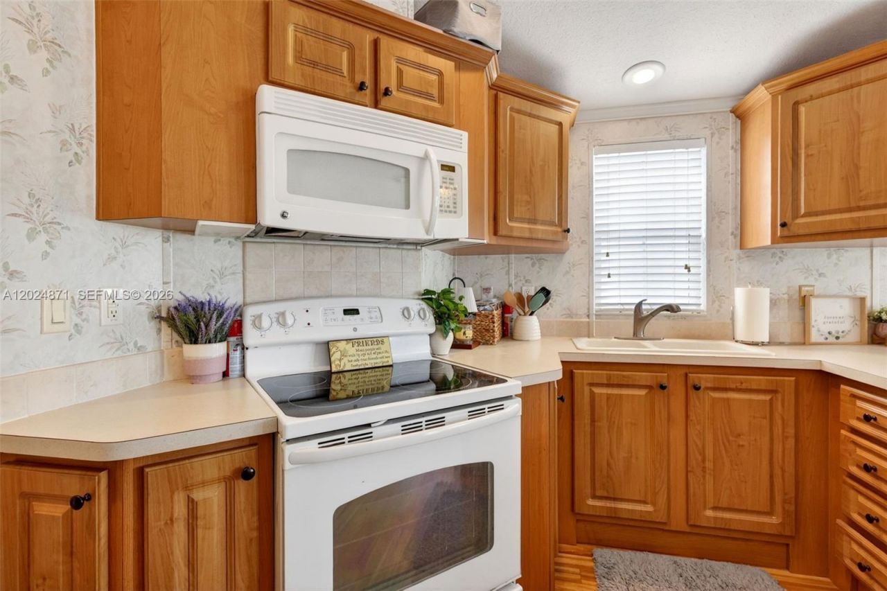10725 S Ocean Drive Unit 311, Jensen Beach, FL 34957 Photo