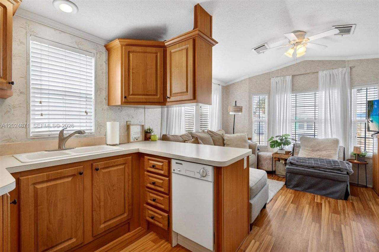 10725 S Ocean Drive Unit 311, Jensen Beach, FL 34957 Photo