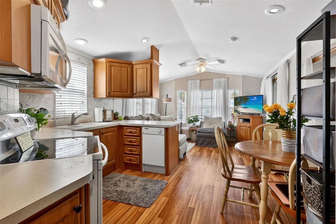10725 S Ocean Drive Unit 311, Jensen Beach, FL 34957 Photo