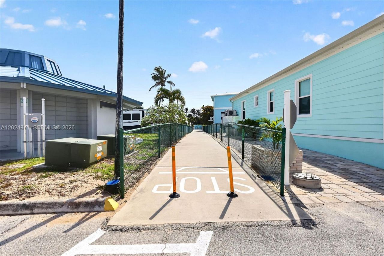 10725 S Ocean Drive Unit 311, Jensen Beach, FL 34957 Photo