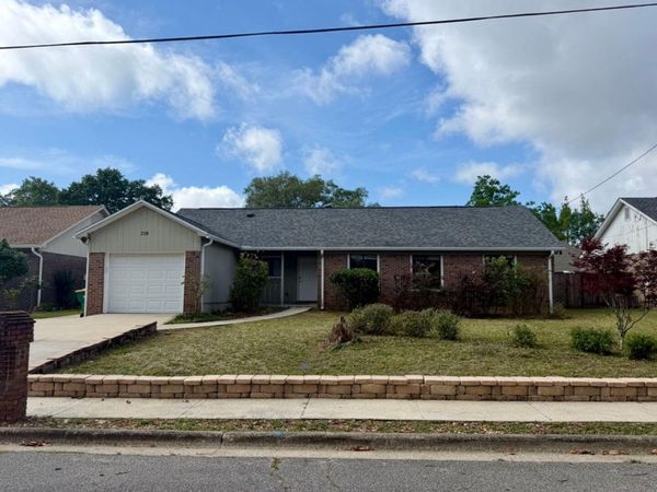 210 Honeysuckle Way, Niceville, FL 32578