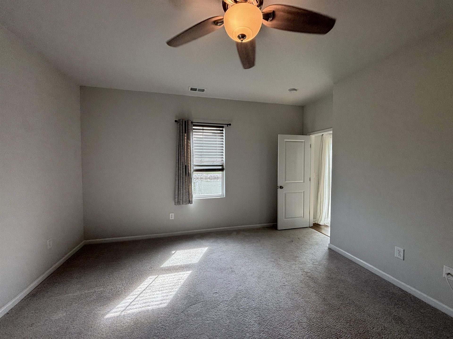187 S Reindeer Rd. Photo 11