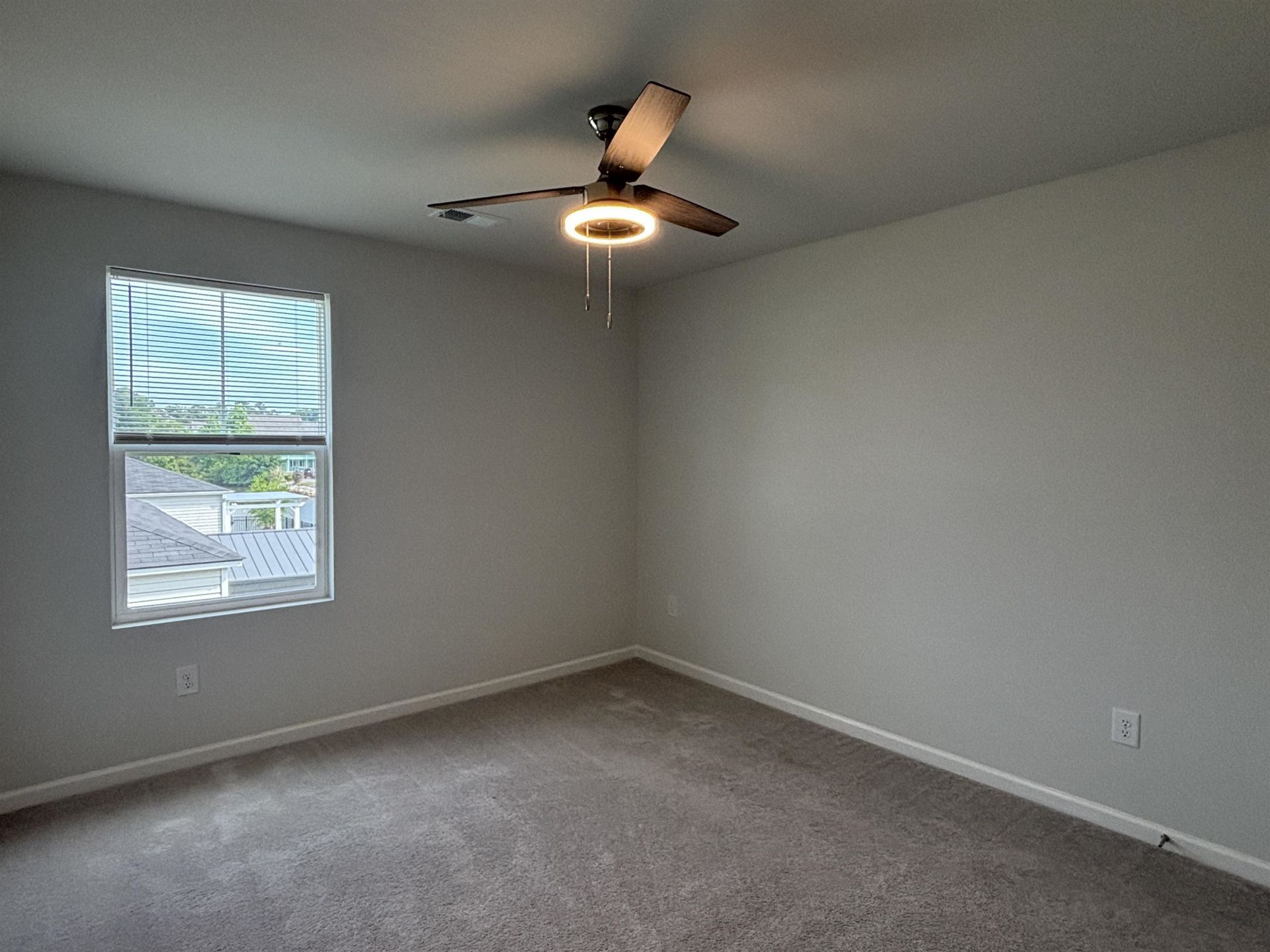 187 S Reindeer Rd. Photo 16