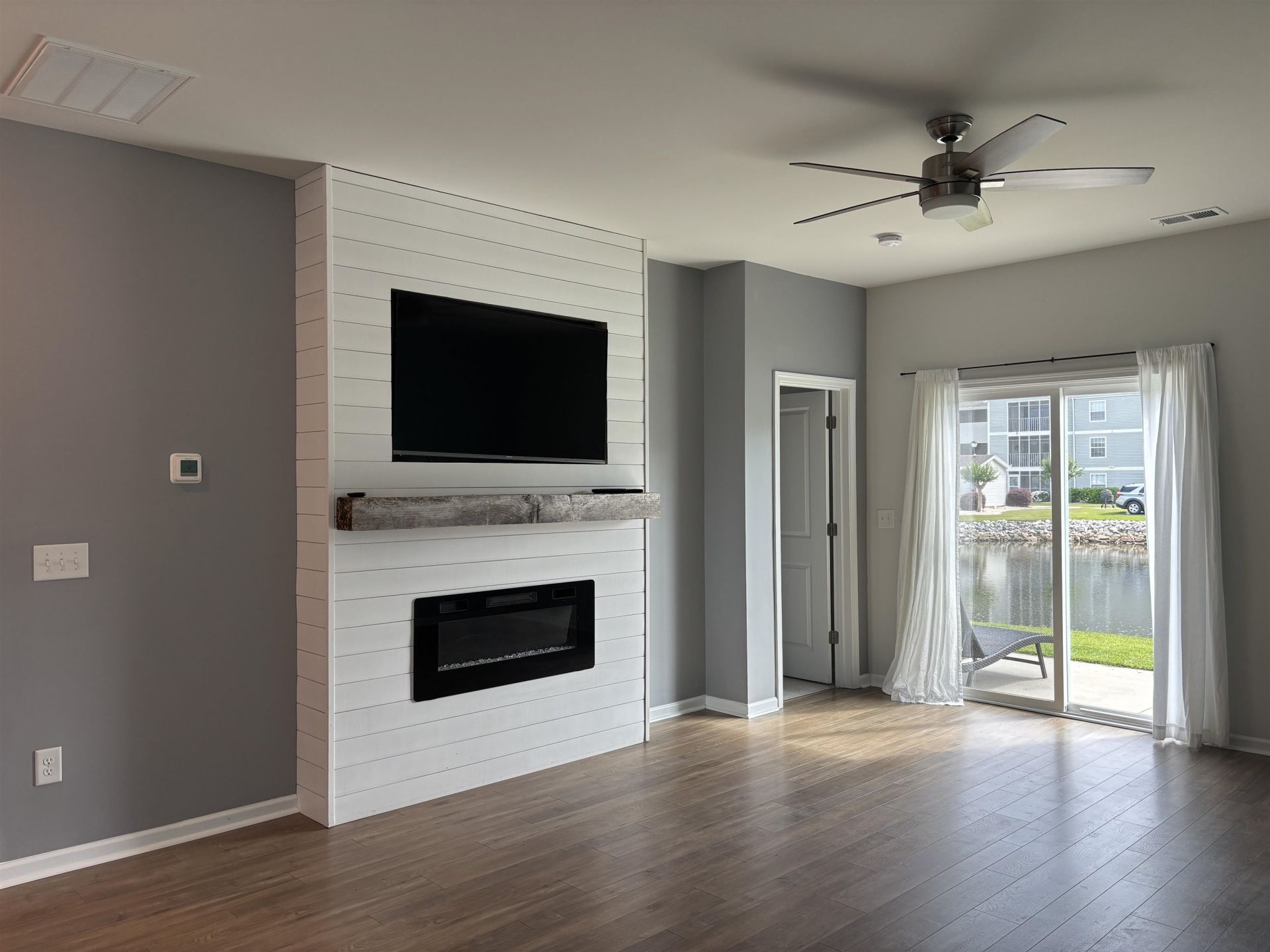 187 S Reindeer Rd. Photo 4