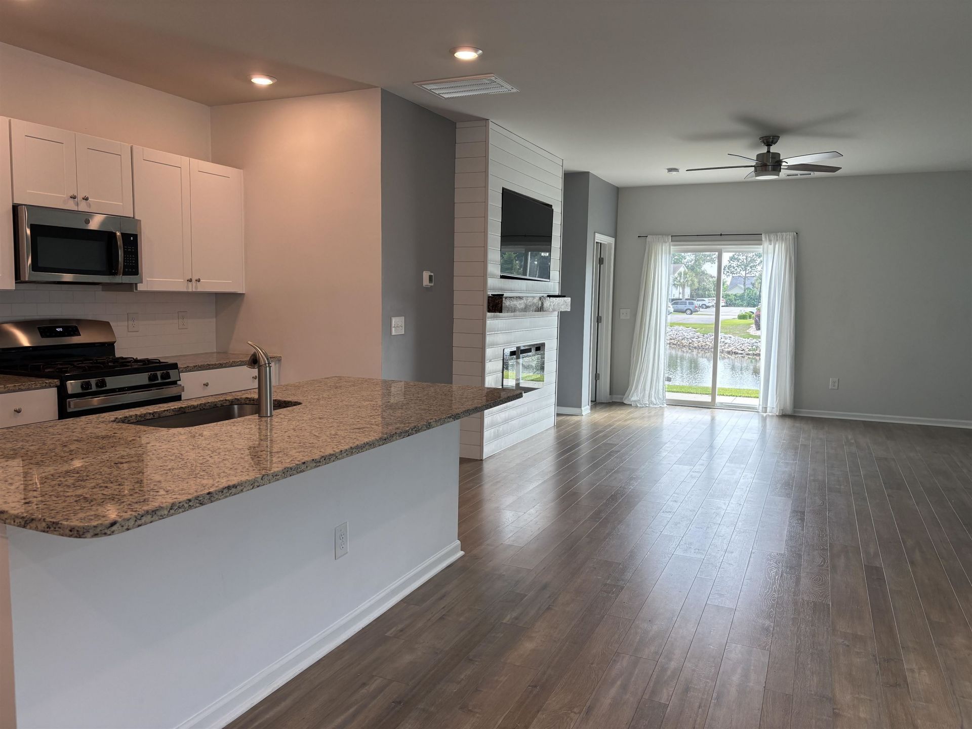 187 S Reindeer Rd. Photo 5