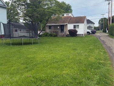 525 Wabash Avenue N, Brewster, OH 44613