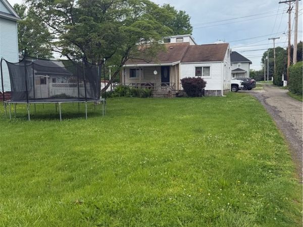 525 Wabash Avenue N, Brewster, OH 44613