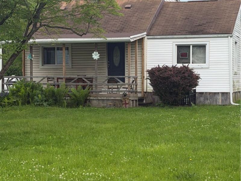 525 Wabash Avenue N, Brewster, OH 44613 Photo 2