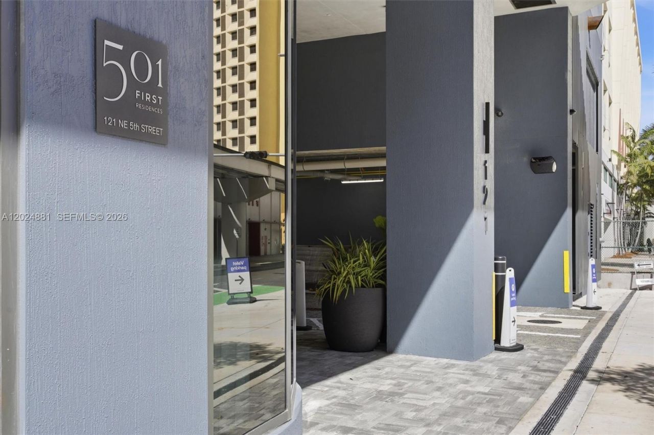 121 NE 5th St, Unit 1712, Miami, FL 33132 Photo
