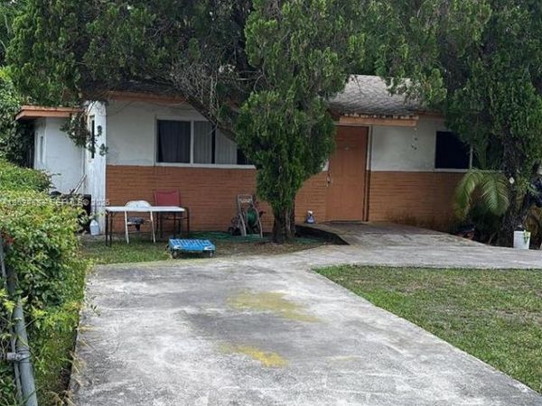 3760 Oak Ave, Miami, FL 33133