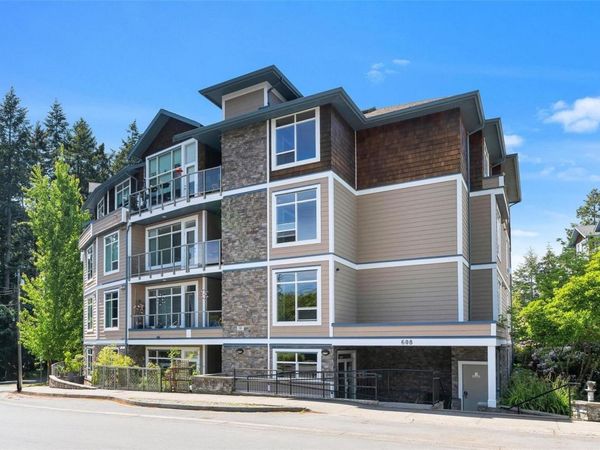 608 Fairway Ave, Unit #302, Langford, BC V9B 2R5