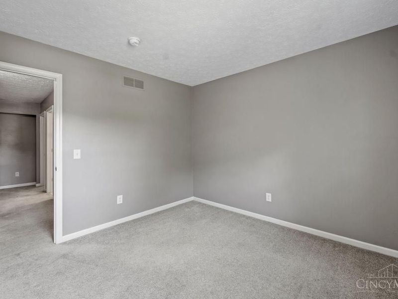 469 Maple Circle Drive, Unit 52, Cincinnati, OH 45246 Photo 24