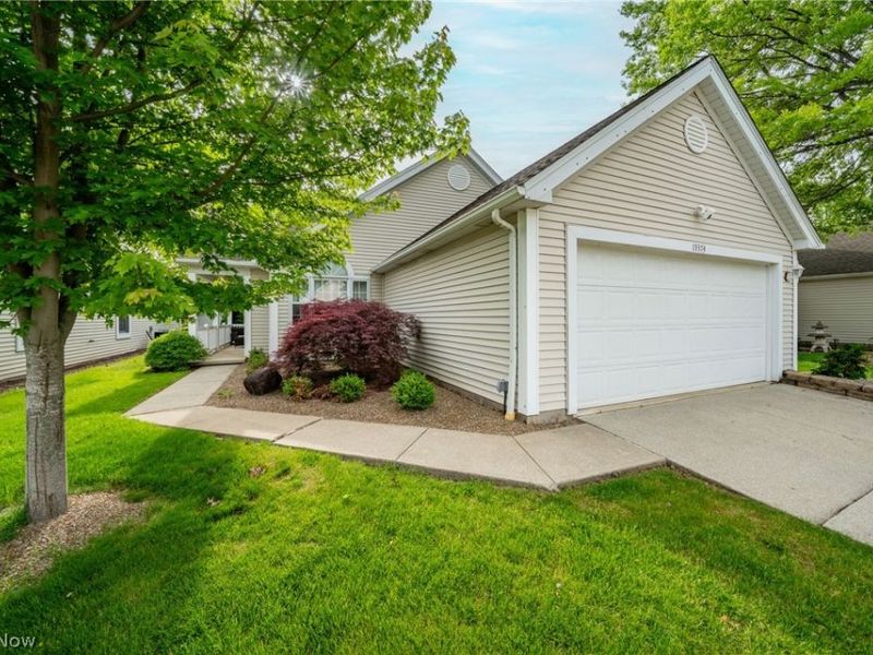 19374 Lauren Way, Strongsville, OH 44149 Photo 2