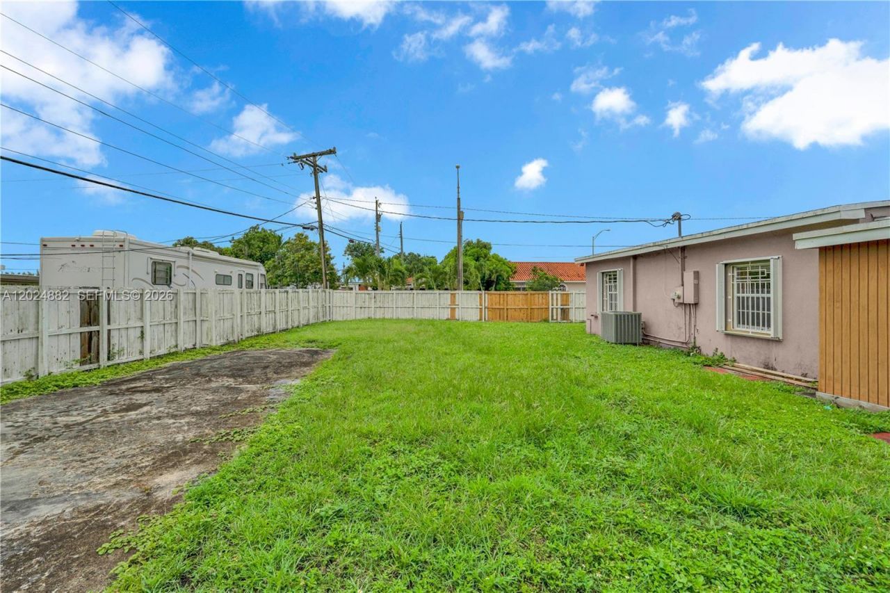 3651 W 2nd Ct , Hialeah, FL 33012 Photo