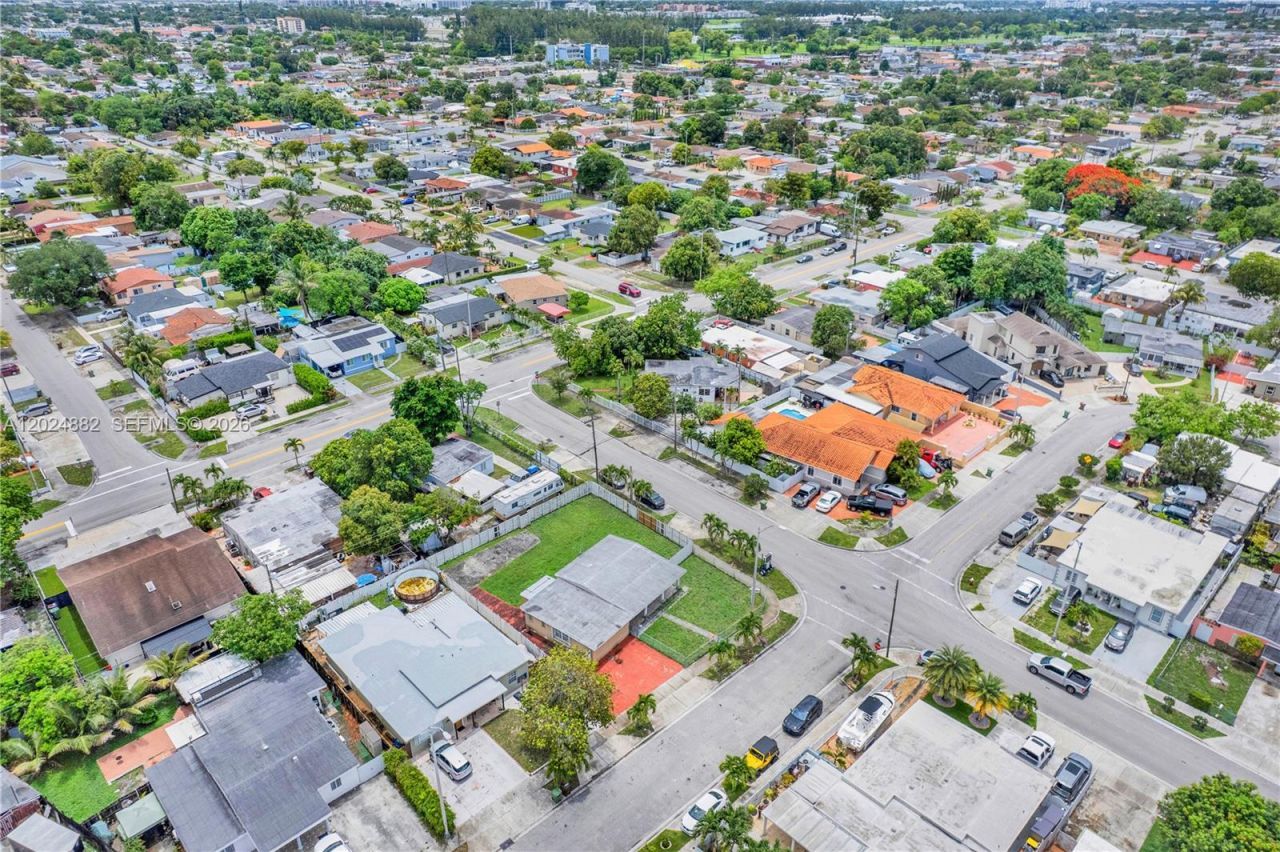 3651 W 2nd Ct , Hialeah, FL 33012 Photo