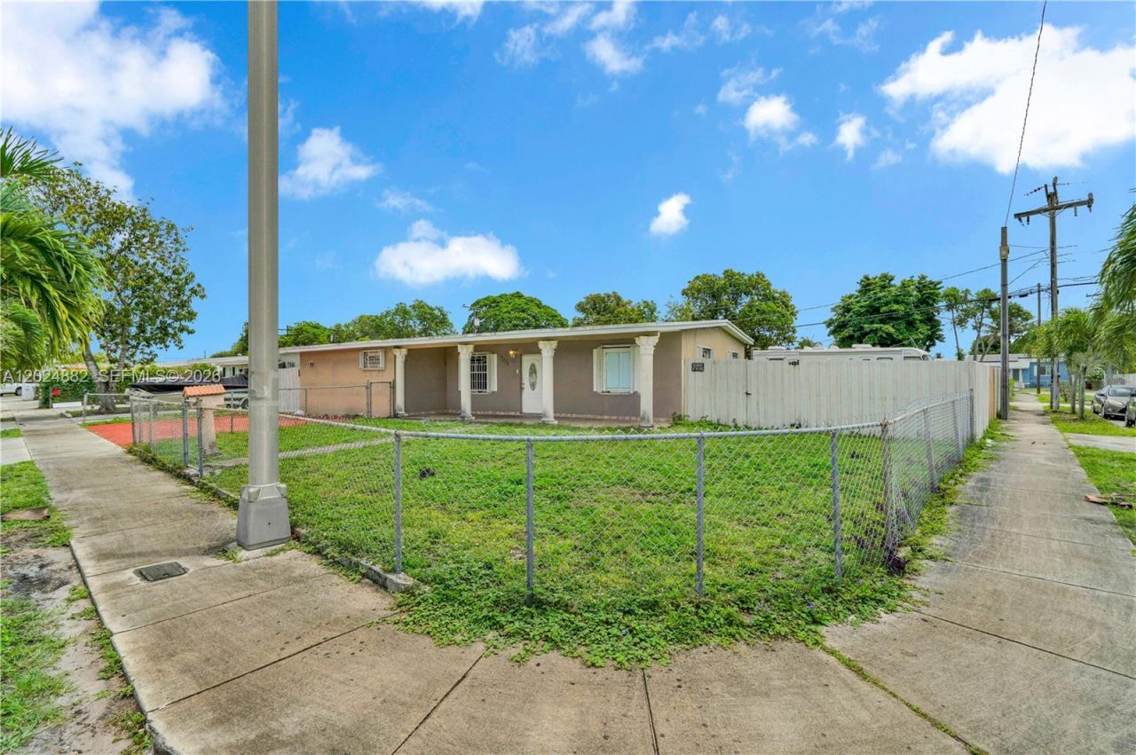 3651 W 2nd Ct , Hialeah, FL 33012 Photo