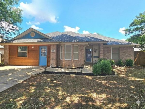 421 Arnold Avenue , Burleson, TX 76028