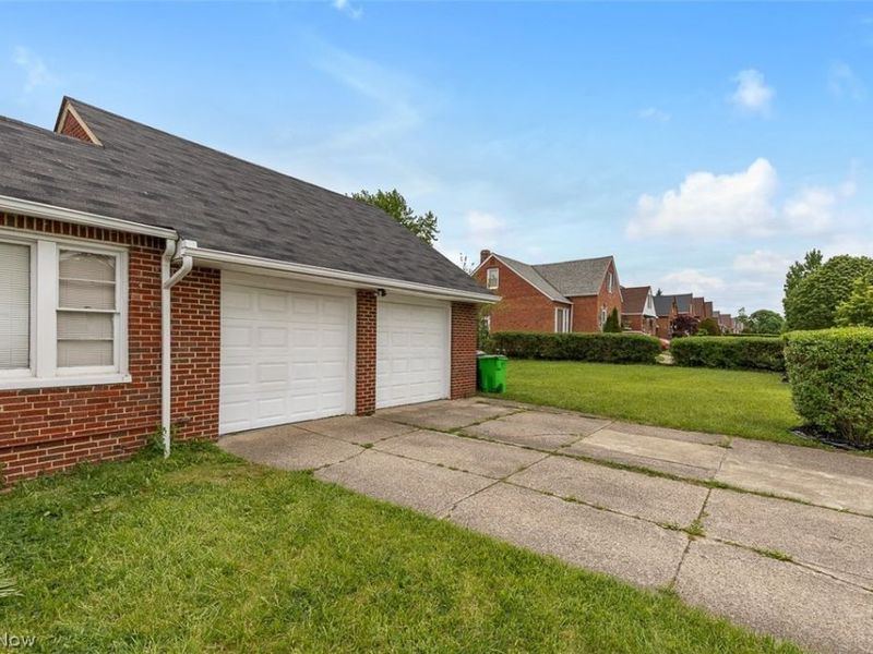 1959 Warrensville Center Road, South Euclid, OH 44121 Photo 2