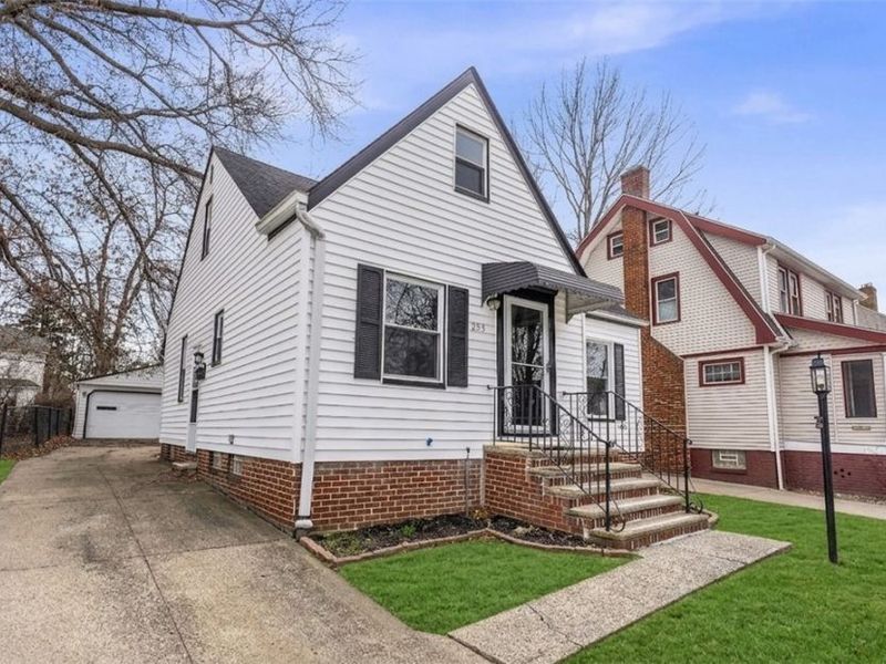953 Whitby Road, Cleveland Heights, OH 44112 Photo 2