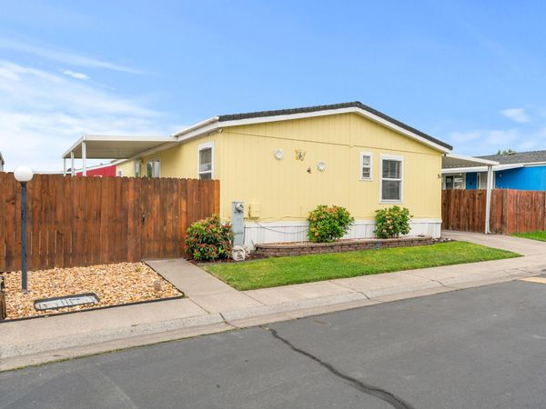 1570 S Peach Street, Unit SPC 31, Medford, OR 97501