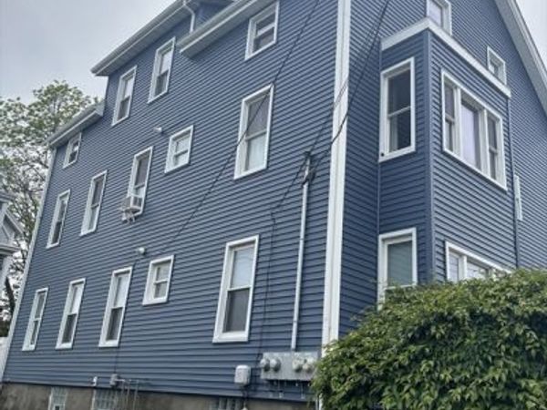 47 Summerfield St, Fall River, MA 02720