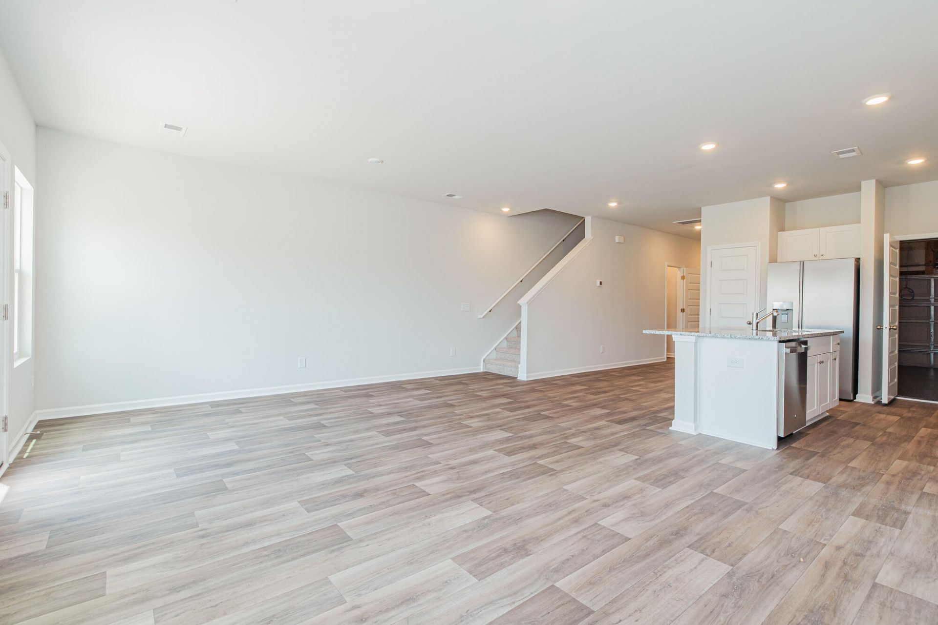 402 Tiliwa Street Photo 6