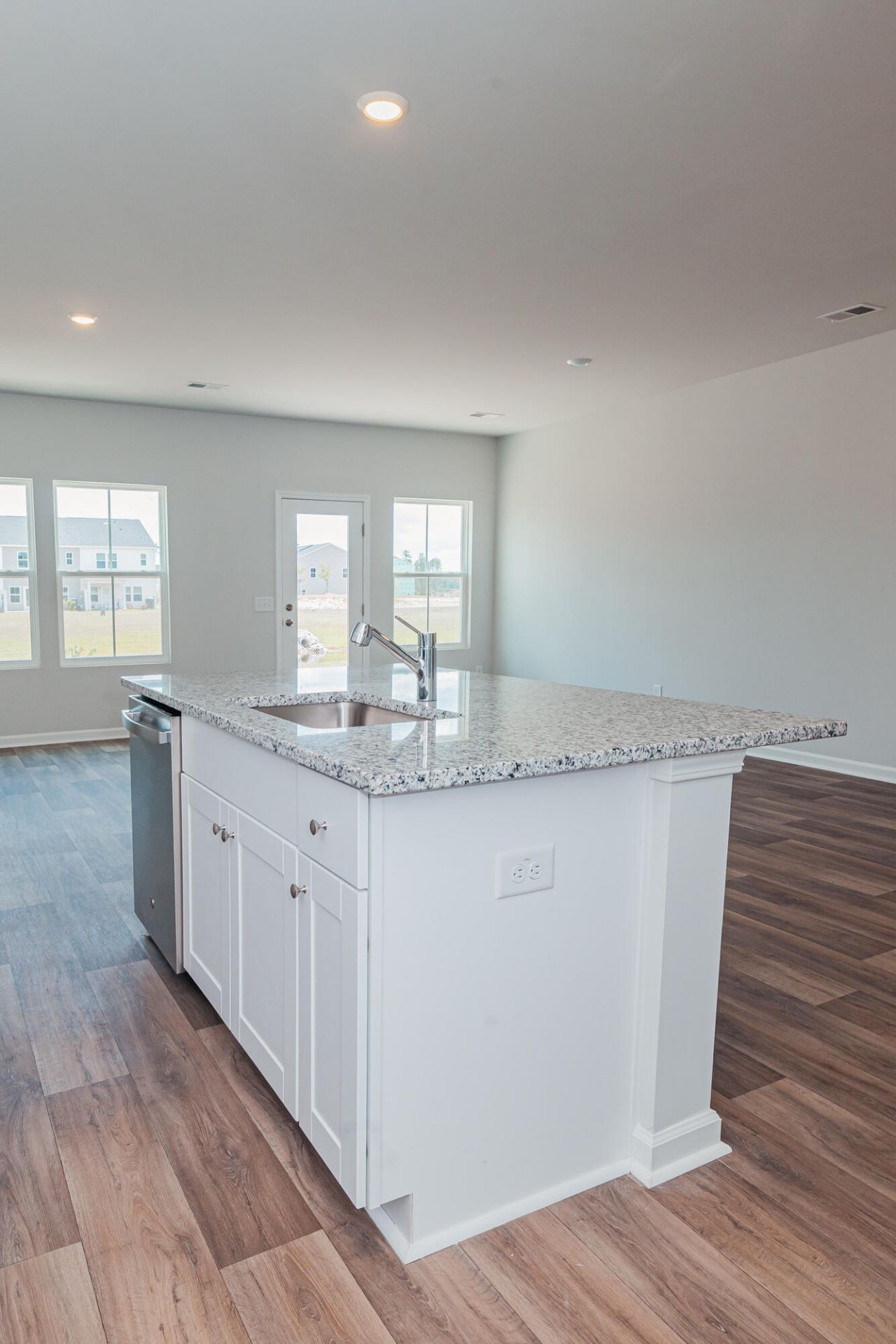 402 Tiliwa Street Photo 8