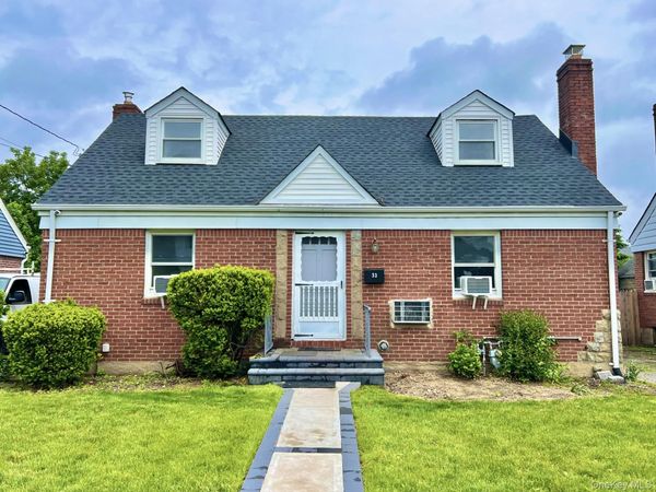 33 Cherry Lane, Carle Place, NY 11514
