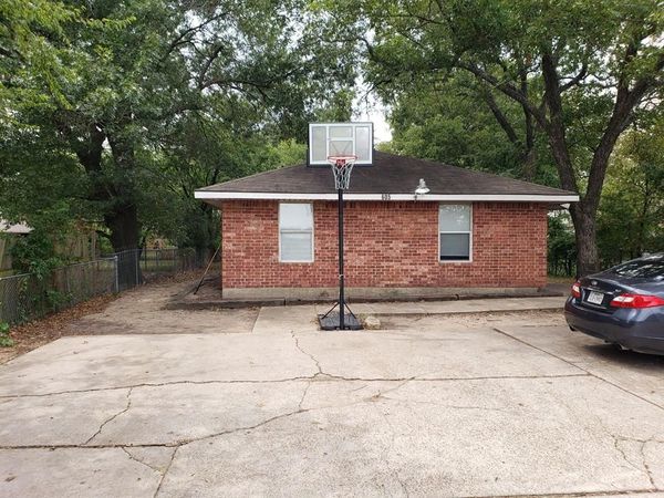 605 NW Main Street , Ennis, TX 75119