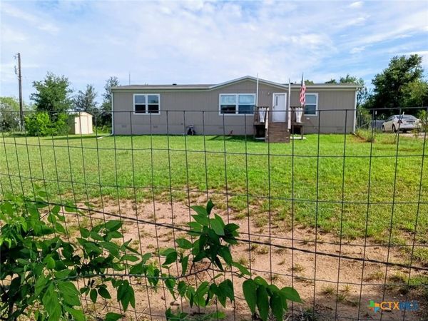 1361 Mills Way , Seguin, TX 78155