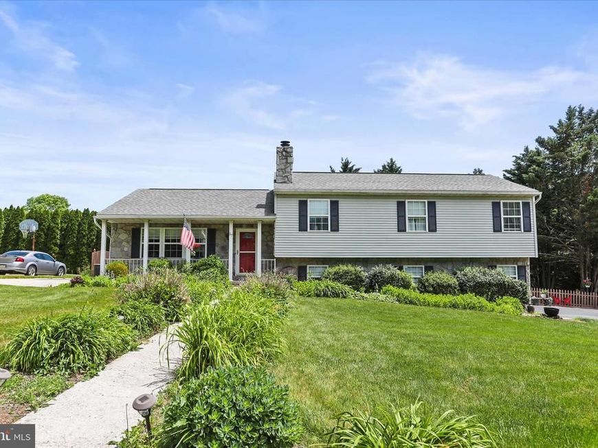 17 Ecker Avenue, Stewartstown, PA 17363 Main Photo
