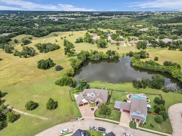 404 Charleston Park Drive, Woodway, TX 76712