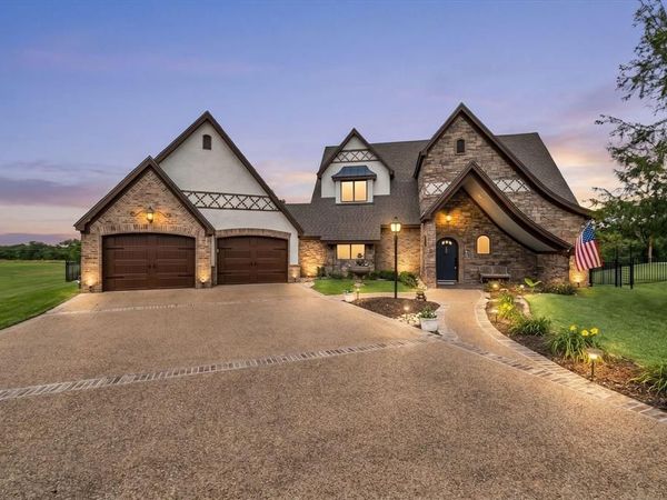 404 Charleston Park Drive , Woodway, TX 76712