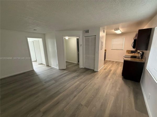 6921 Pembroke Rd, Unit 6927, Pembroke Pines, FL 33023