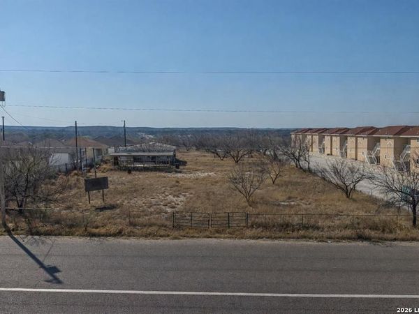 371 RIVERSIDE DR, Eagle Pass, TX 78852