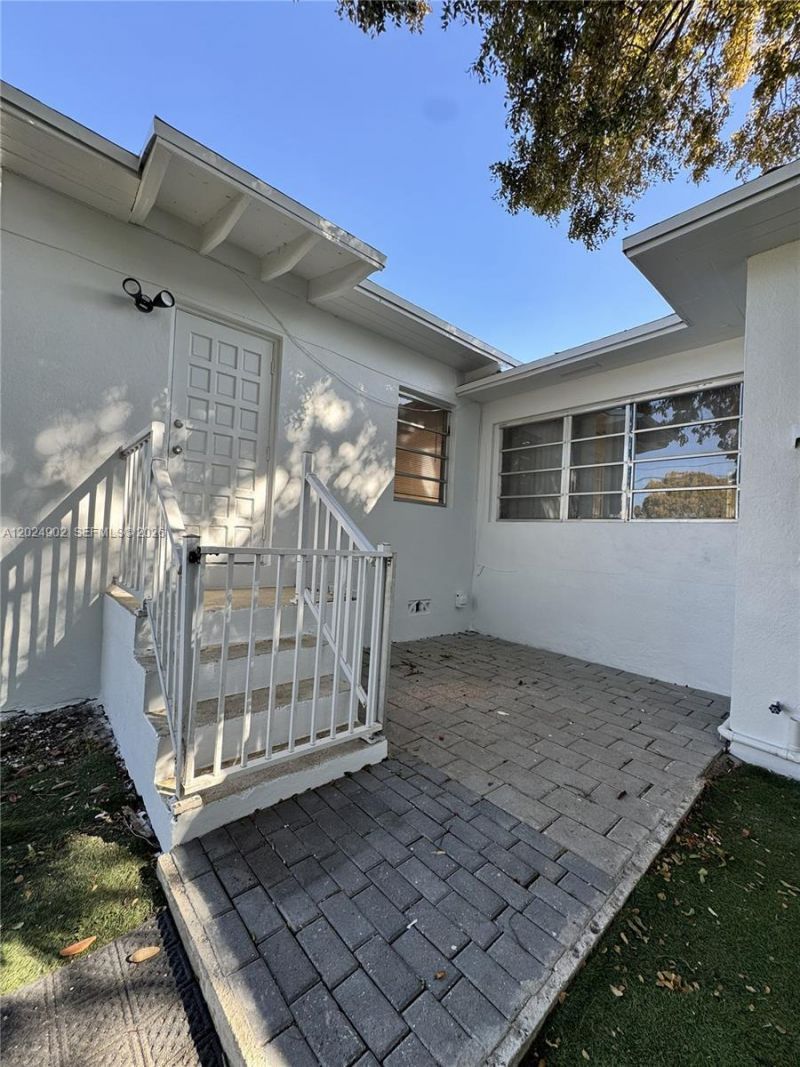 5353 SW 6th St , Unit -, Miami, FL 33134 Photo
