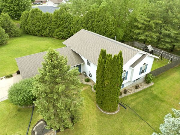 105 Richland Avenue , Urbana, IA 52345