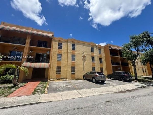 525 W 69th St , Unit 101, Hialeah, FL 33014