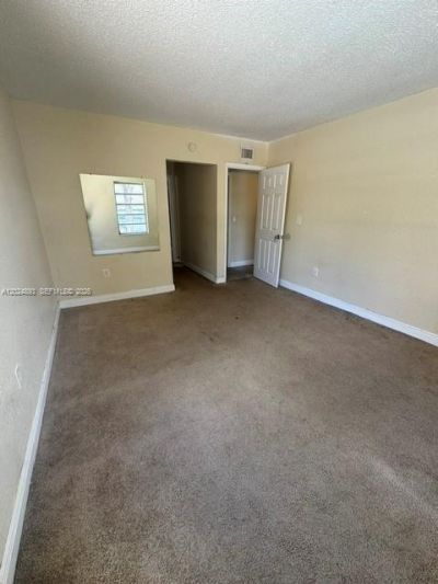 525 W 69th St, Unit 101, Hialeah, FL 33014 Photo