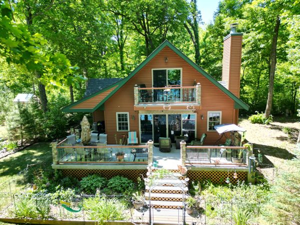 1614 Sugar Island Rd, Summit, WI 53066