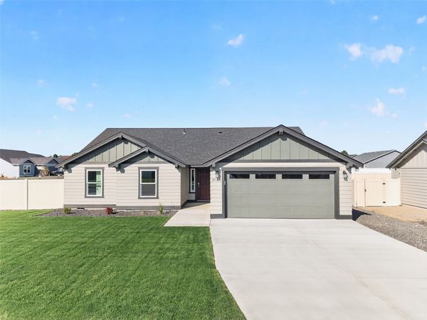 212 N Paxson Drive, Moses Lake, WA 98837