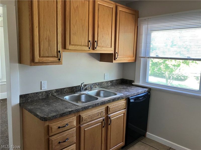 502 Dewey Avenue, Elyria, OH 44035 Photo 2