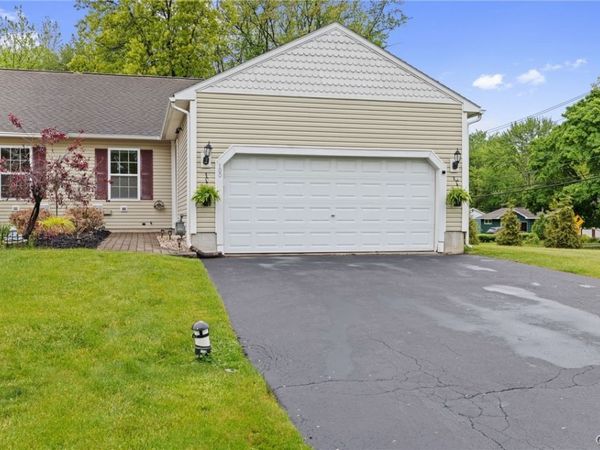 100 Sleeth Mill Circle, Syracuse, NY 13212