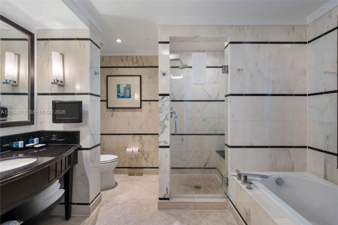 4391 Collins Ave , Unit 1002, Miami Beach, FL 33140 Photo